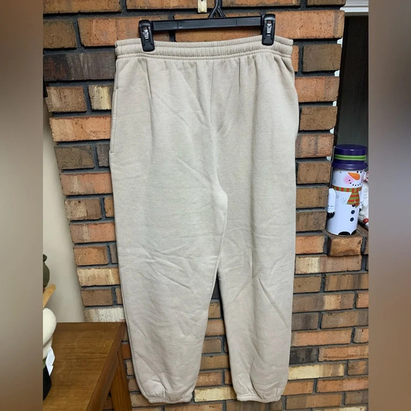 PrettyLittleThing Beige Sweat Pants - Picture 1 of 4